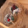Handgefertigter Anstecker Hochzeit Modern aus Naturmaterialien mit Papierrosen und Perlmutt-Herz