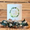 Personalisierte Hochzeitskerze mit Blumenkranz und Holz