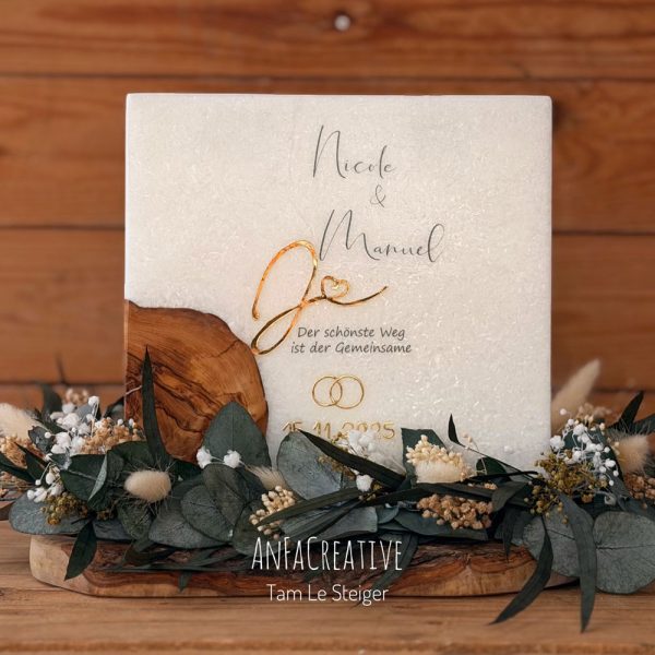 Hochzeitskerze für die Standesamt-Trauung mit großem Ja aus Gold, Olivenholz, Namen, Hochzeitsdatum und kurzem Hochzeitsspruch
