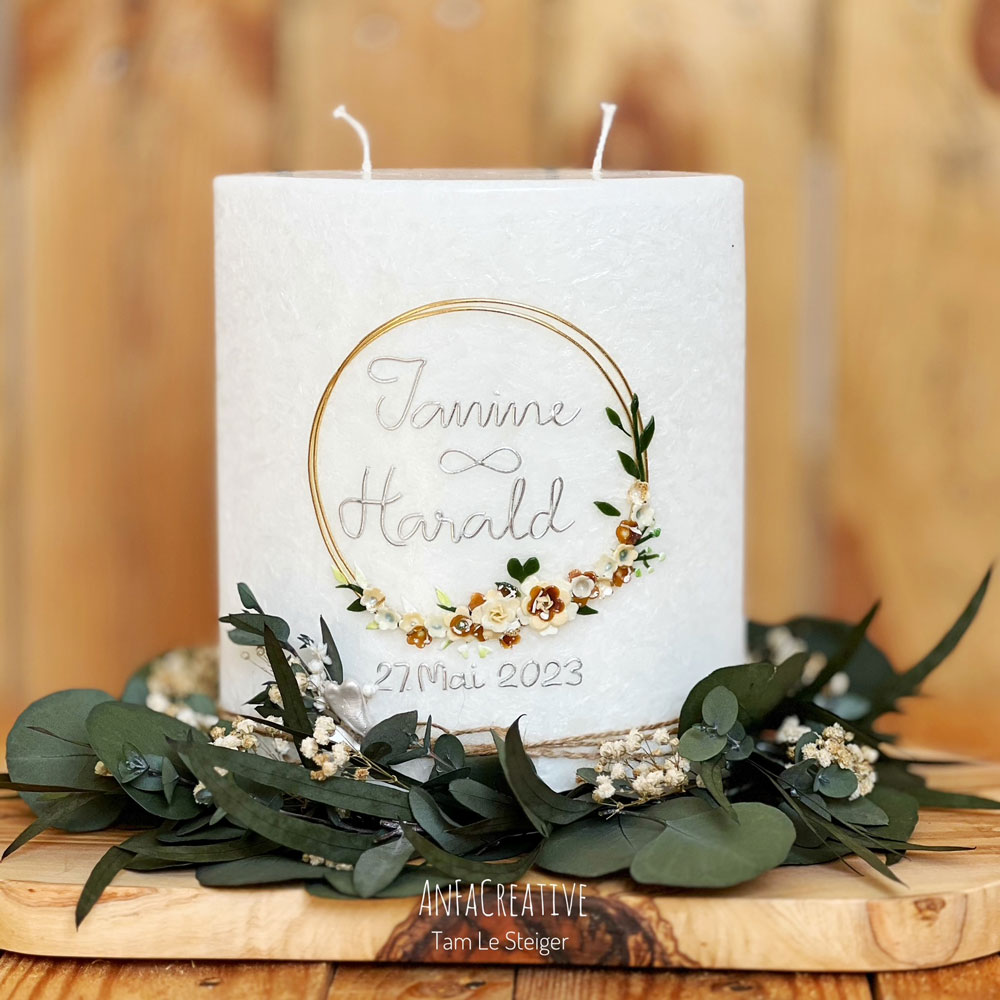Hochzeitskerze mit Unendlichkeitsmotiv und Holz
