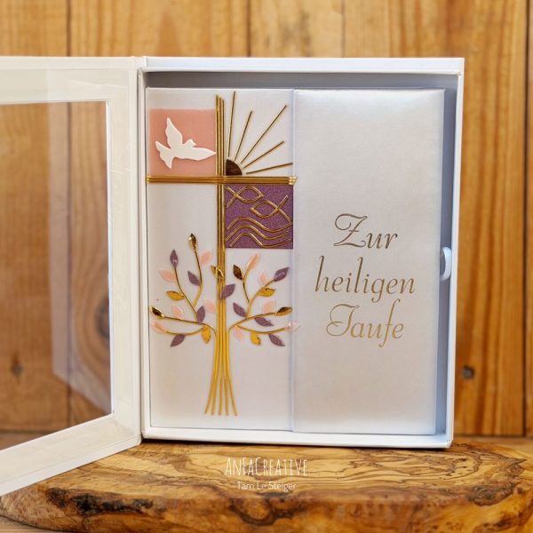 Taufbrief mit christlichen Taufsymbolen in Rosa und Lila, handgefertigt mit Kreuz, Taube und Lebensbaum