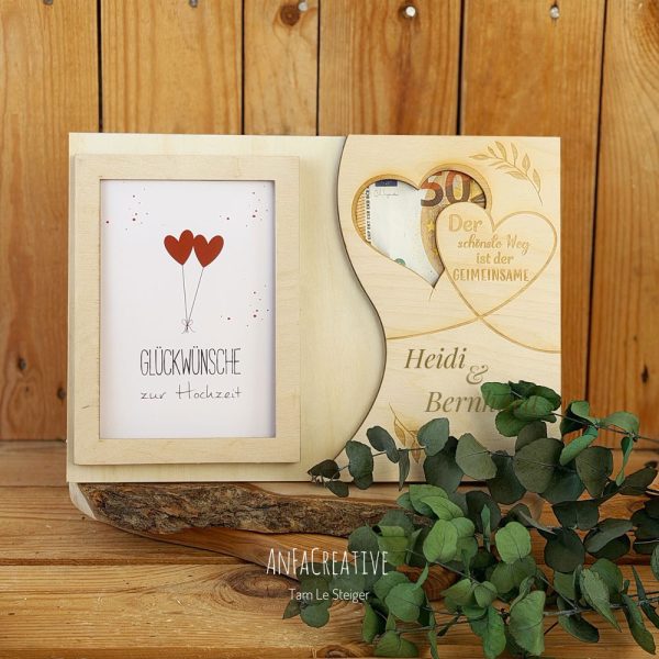 Geld Geschenk Hochzeit personalisiert aus Birkenholz mit Bilderrahmen und individueller Gravur