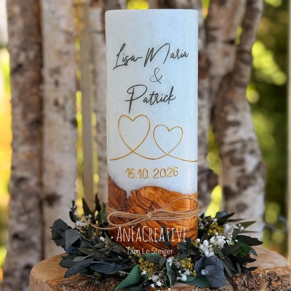 Hochzeitskerze schlicht mit Holz und Herzen personalisiert