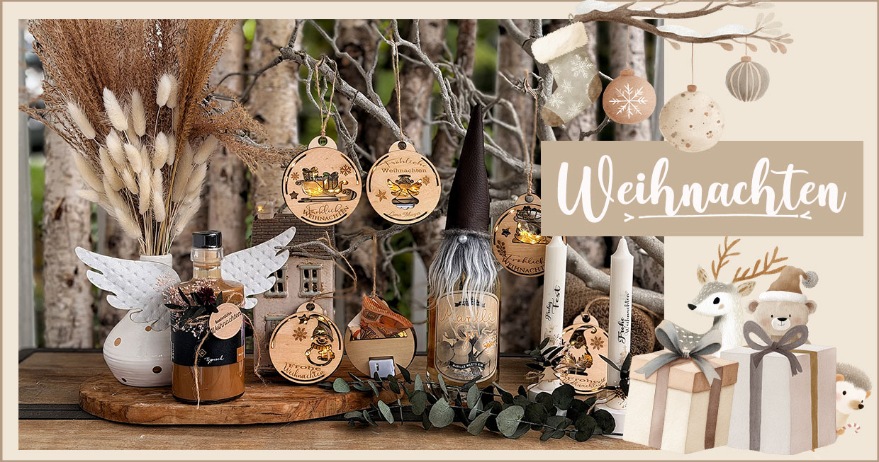 Personalisierte Weihnachtsgeschenke von AnFaCreative mit selbst gestalteten Holzanhängern, Weihnachtsdekoration, Wichtelgeschenken und Kerzen.