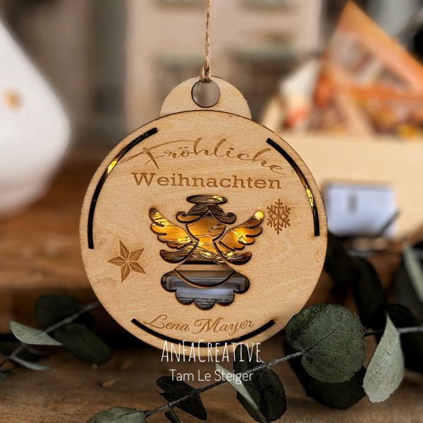 Weihnachtskugel aus Holz mit LED – Engelmotiv